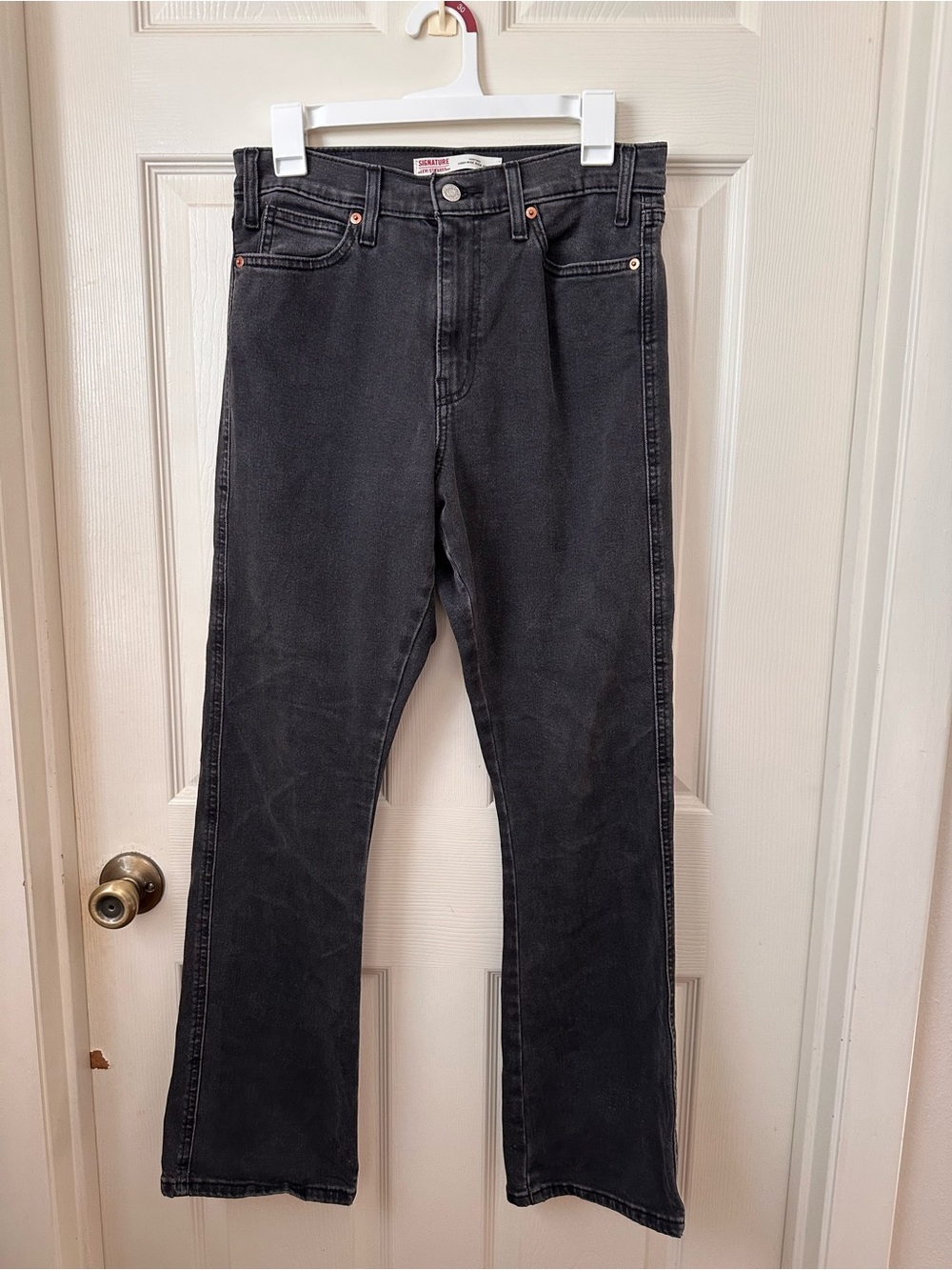 Women’s Signature by Levi Strauss High Rise Kick Boot Jeans. Size 6 W28